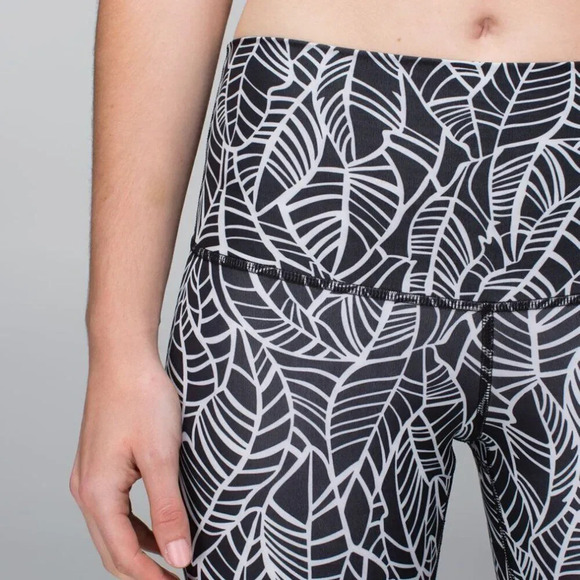 Lululemon Wunder Under Crop Full-On Luxtreme Roll Down Black High Waist Size 4 - Picture 4 of 11